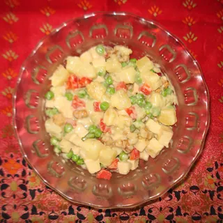 Оливье с варёной колбасой