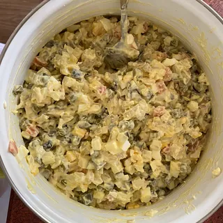 Салат столичный (оливье с курицей)